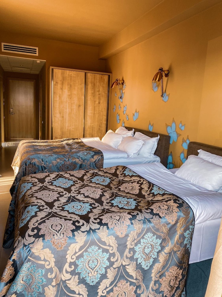 Brim Hotel - 1
