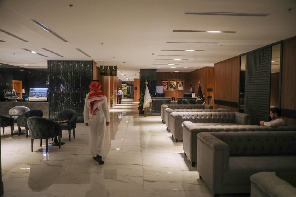 E hotel - 1