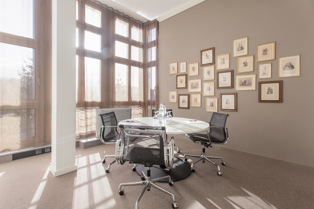EMA House Hotel Suites - 1
