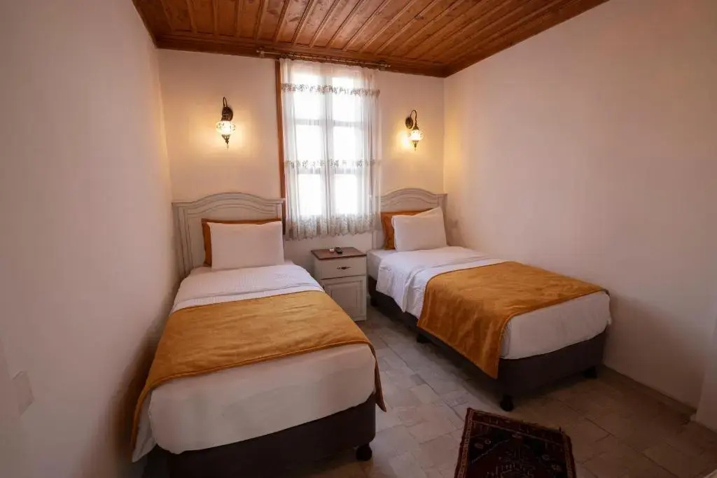 WHITE GARDEN HOTEL - 1