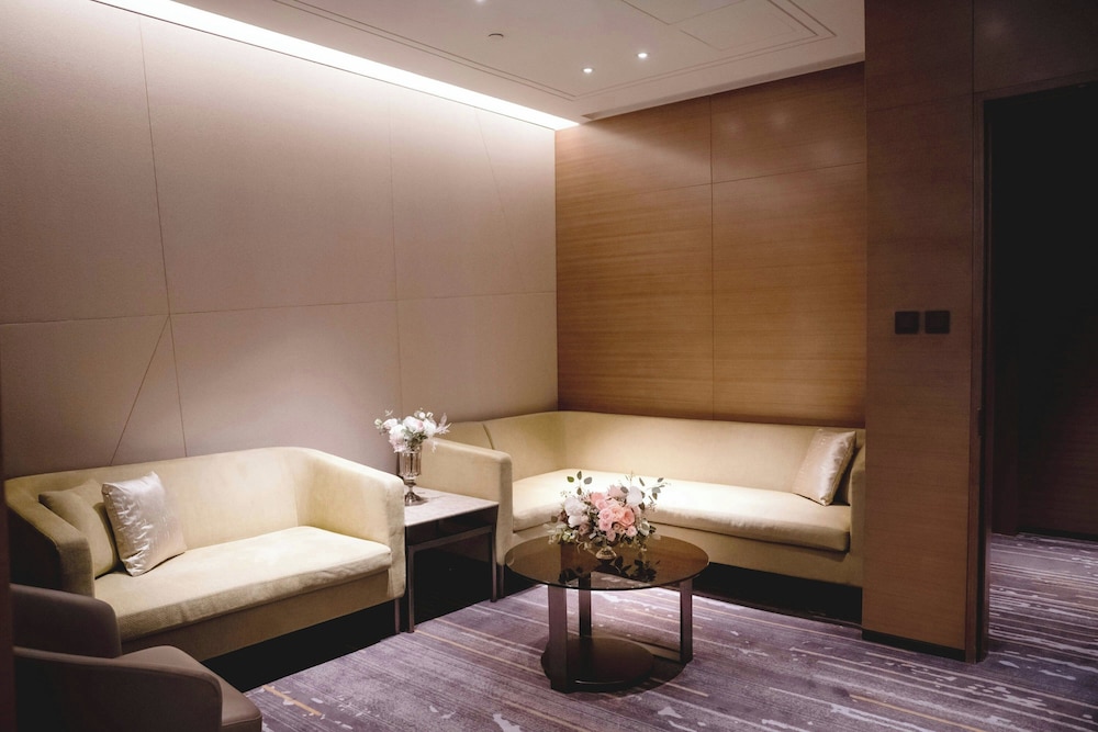 Sheraton Hong Kong Tung Chung Hotel - 1