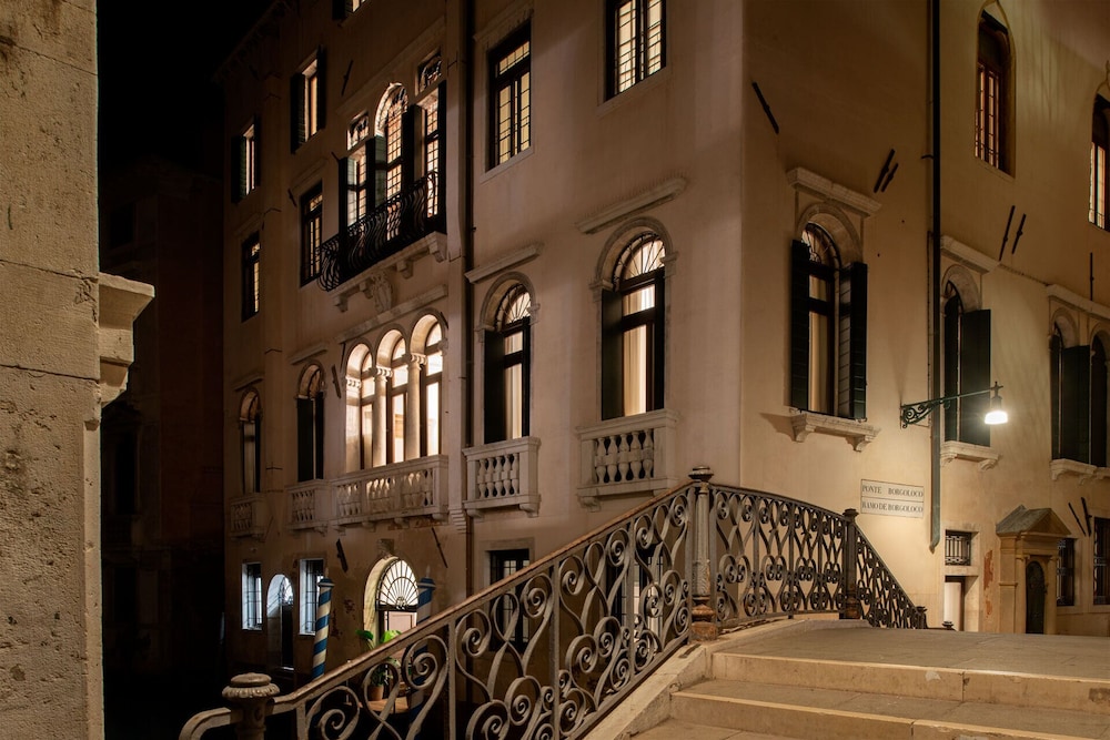 Eight Venezia - 1