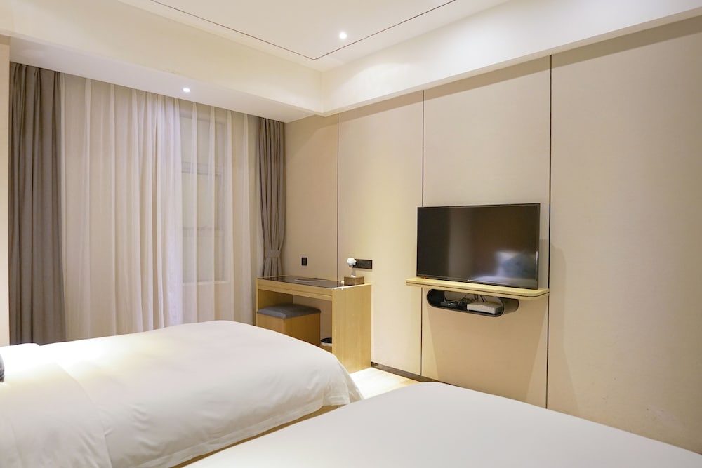 Paco Hotel Tiyuxilu Metro Guangzhou - 1