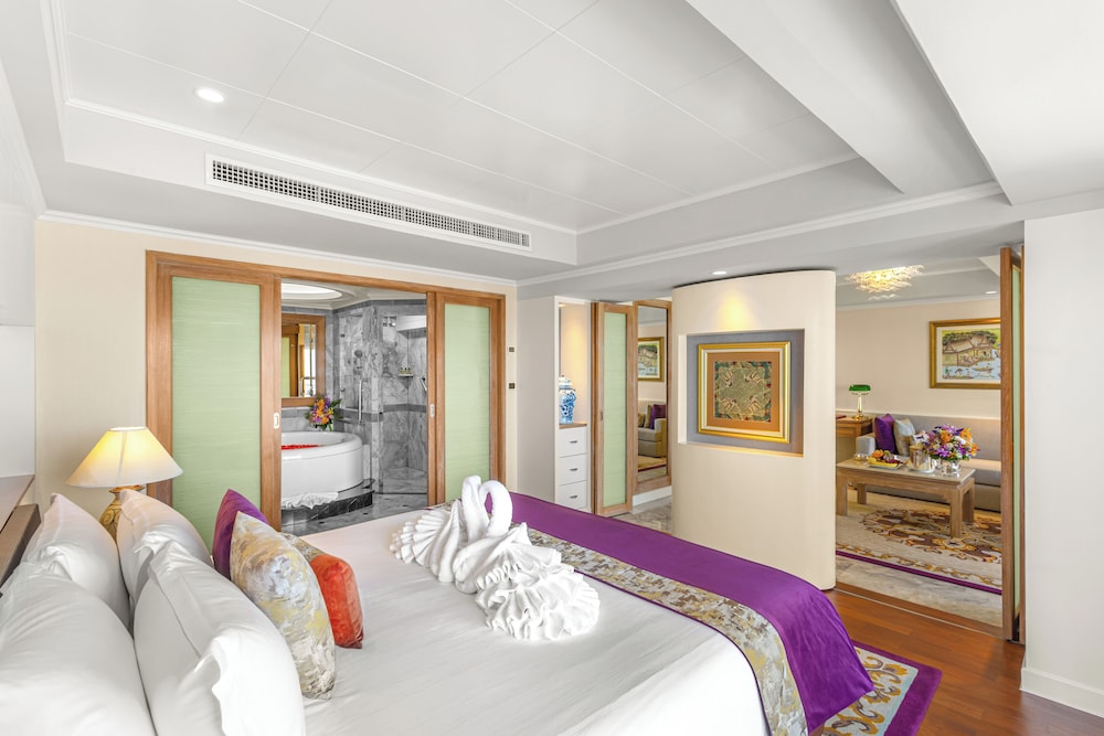 Royal Wing Suites & Spa Pattaya - 1
