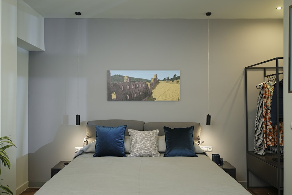 The Gem Society Hotel - 1