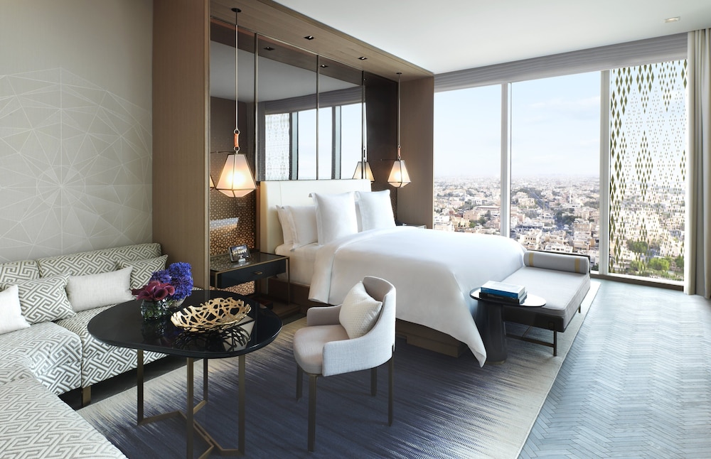 Four Seasons Hotel Kuwait at Burj Alshaya - 1