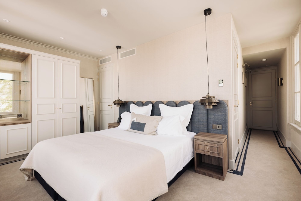 Hotel 717 - 1
