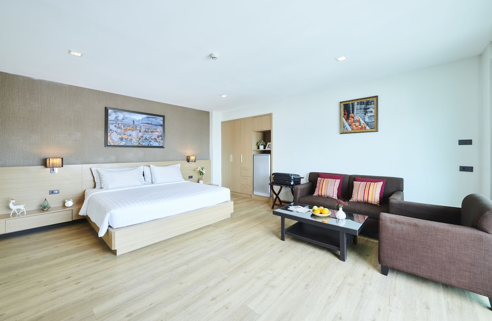 Adelphi Pattaya - 1