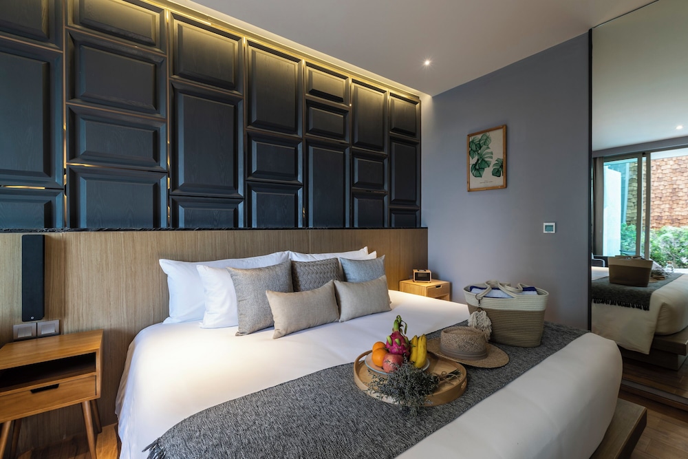 Wyndham Grand Nai Harn Beach Phuket - 1