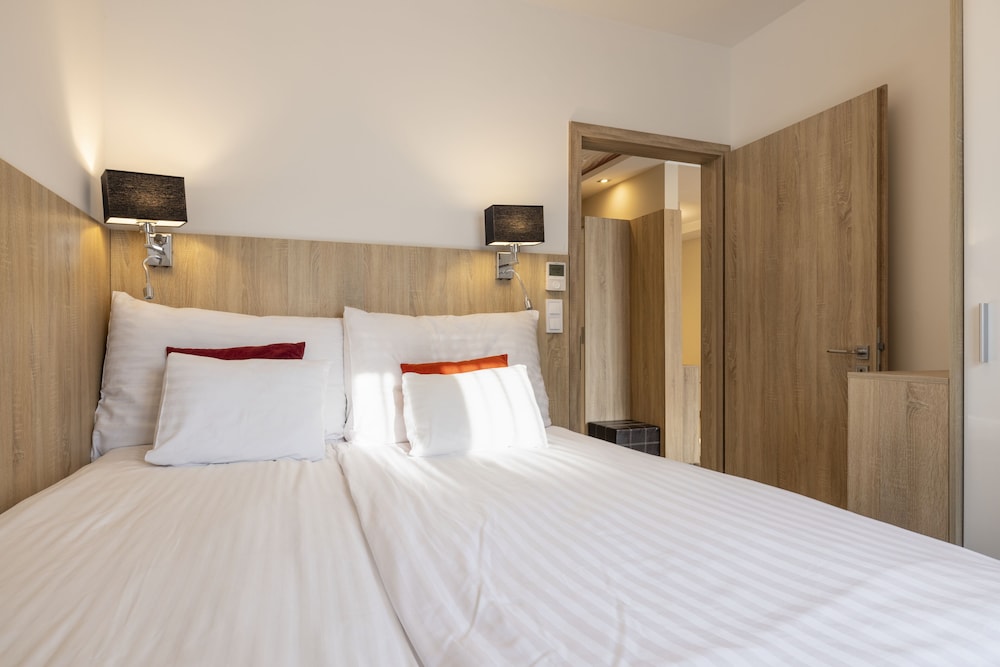 Silver Crown Hotel & Residence - 1