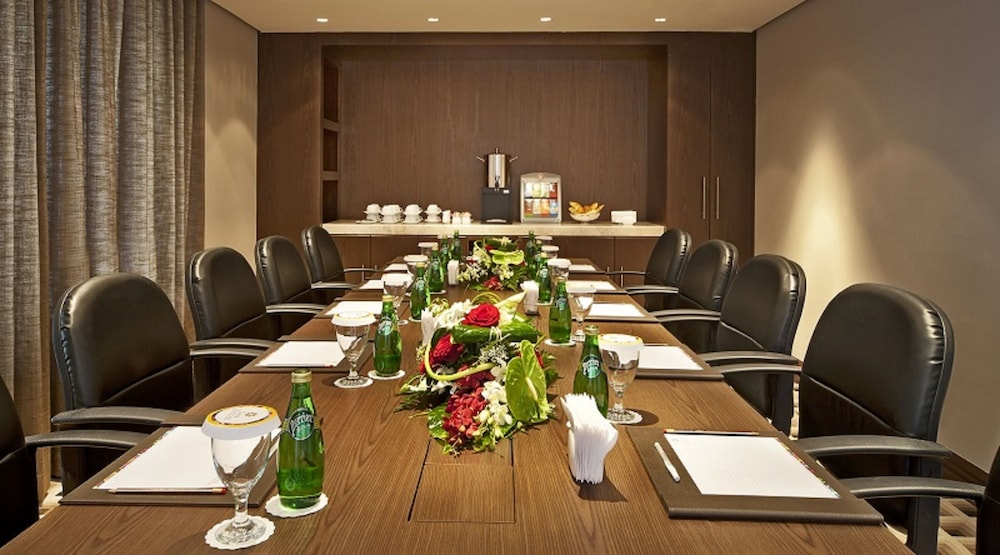 Oaks Liwa Executive Suites - 1