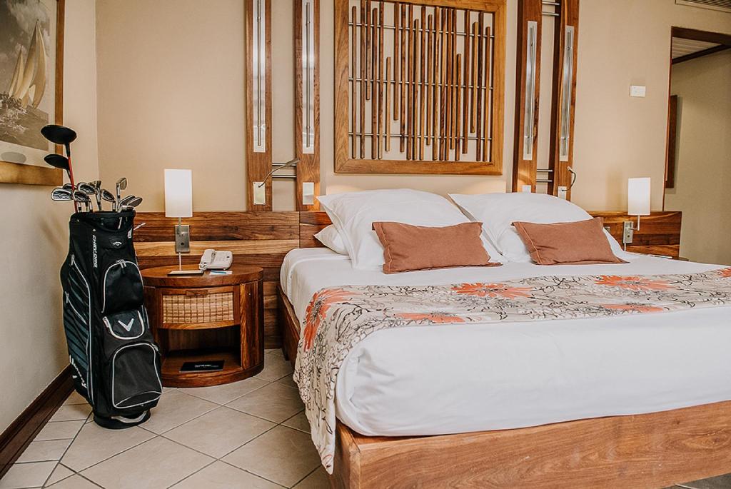 PARADIS BEACHCOMBER GOLF RESORT & SPA - 1
