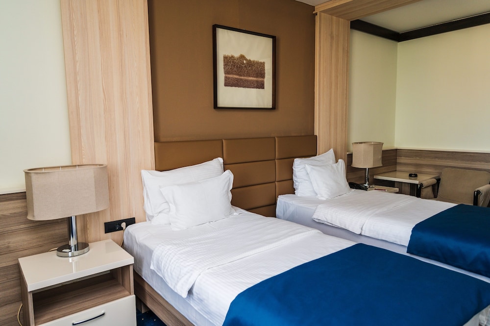 Hotel Holiday - 1