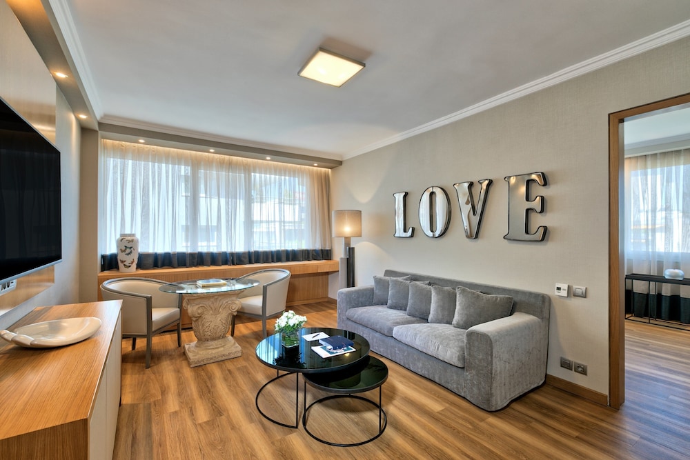 DIVANI CARAVEL - 1