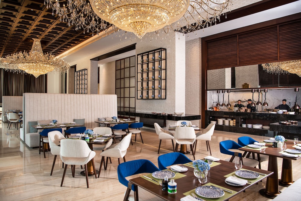 Al Jaddaf Rotana Suite Hotel - 1
