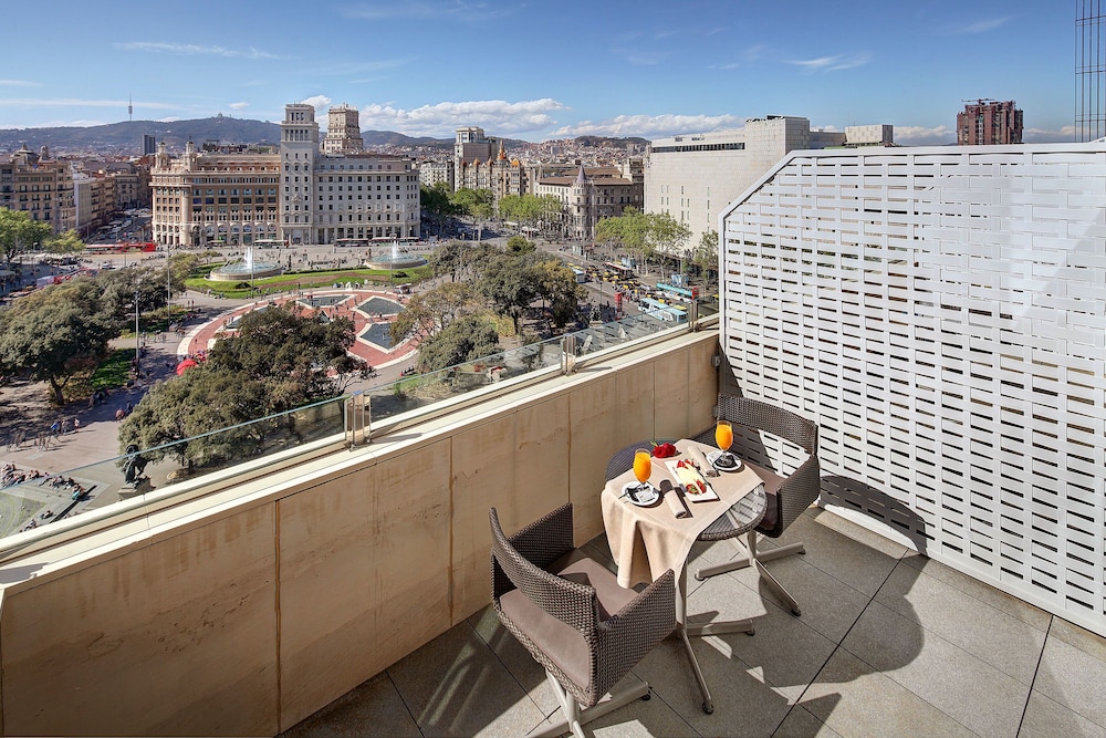 Olivia Plaza Hotel - 1