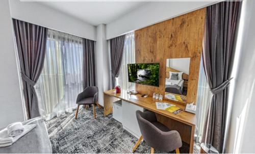 ORANGE HOTEL - 1